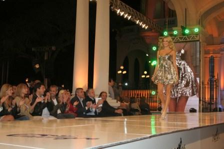 Con un marco espectacular y a beneficio del Hospital Comunal, se realizó el megadesfile en el Museo de Arte de Tigre, que reunió a reconocidas modelos y a los diseñadores más prestigiosos del país Con un marco espectacular y a beneficio del Hospital Comunal, se realizó el megadesfile en el Museo de Arte de Tigre, que reunió a reconocidas modelos y a los diseñadores más prestigiosos del país