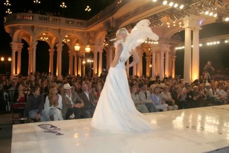 Con un marco espectacular y a beneficio del Hospital Comunal, se realizó el megadesfile en el Museo de Arte de Tigre, que reunió a reconocidas modelos y a los diseñadores más prestigiosos del país Con un marco espectacular y a beneficio del Hospital Comunal, se realizó el megadesfile en el Museo de Arte de Tigre, que reunió a reconocidas modelos y a los diseñadores más prestigiosos del país