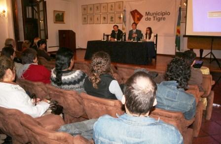 Alumnos, docentes y directores de colegios contra el Dengue. Alumnos, docentes y directores de colegios contra el Dengue.