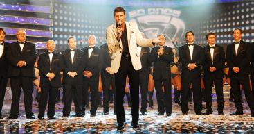 Con gran despliegue, Con gran despliegue,