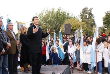 Más de 20.000 vecinos festejaron junto a Massa la declaración de Benavídez Ciudad