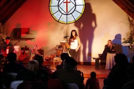 La Parroquia Nuestra Señora de la Ternura se colmó de público que asistió a la lectura de una selección de cartas, matizada por un cuarteto de cuerdas y representaciones teatrales y de danza. La Parroquia Nuestra Señora de la Ternura se colmó de público que asistió a la lectura de una selección de cartas, matizada por un cuarteto de cuerdas y representaciones teatrales y de danza.