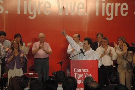El Jefe de Gabinete presentó la lista de candidatos en Tigre ante más de 5 mil vecinos que colmaron las instalaciones del Club Glorias para apoyar el proyecto cuyo lema es Tigre Vive, Tigre Sigue