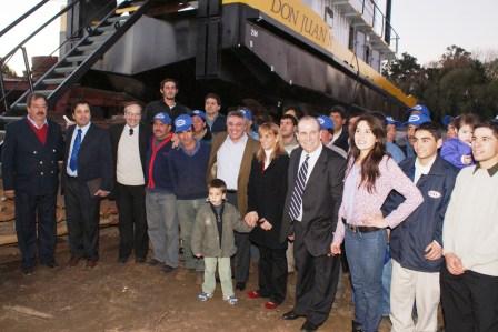 Se realizó el acto de botadura de un nuevo buque remolcador que fue fabricado en un astillero de Tigre