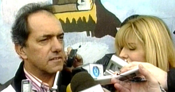 El gobernador Daniel Scioli votó en Tigre El gobernador Daniel Scioli votó en Tigre