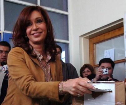 Cristina Kirchner sufragó en Río Gallegos Cristina Kirchner sufragó en Río Gallegos