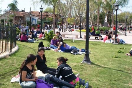 Miles de jóvenes festejaron el día de la Primavera en Tigre