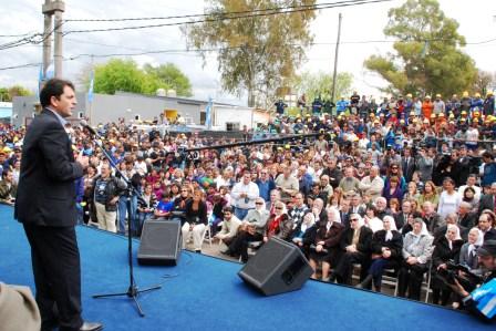 Massa entregó nuevas viviendas en el Barrio San Pablo