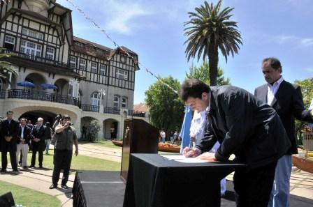 Massa firmó junto al gobernador scioli el convenio paraa el dragado en la primera sección de islas