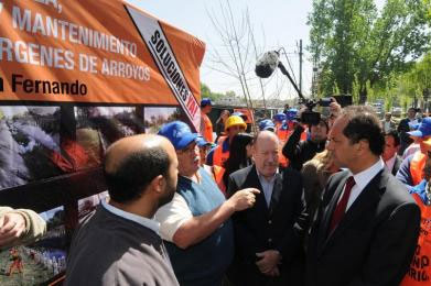 Scioli recorrio la obras de limpieza de arroyos en San Fernando Scioli recorrio la obras de limpieza de arroyos en San Fernando