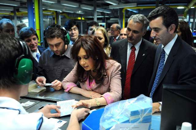 La presidenta Cristina Fernández puso hoy en funcionamiento el nuevo Documento Nacional de Identidad (DNI)