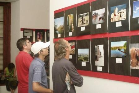 En total se presentaron 251 obras, de 40 fotógrafos, y fueron seleccionadas 69 piezas ganadoras. Esta es la 2° edición del Salón Fotográfico, una propuesta de la Municipalidad de San Fernando En total se presentaron 251 obras, de 40 fotógrafos, y fueron seleccionadas 69 piezas ganadoras. Esta es la 2° edición del Salón Fotográfico, una propuesta de la Municipalidad de San Fernando