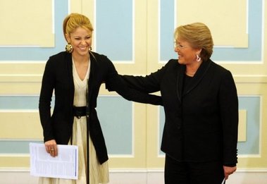 Shakira y Bachelet abogan por los niños desfavorecidos latinoamericanos Shakira y Bachelet abogan por los niños desfavorecidos latinoamericanos