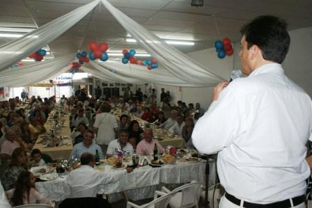 El Intendente Sergio Massa compartió un almuerzo con el Centro de Jubilados Los Luchadores El Intendente Sergio Massa compartió un almuerzo con el Centro de Jubilados Los Luchadores