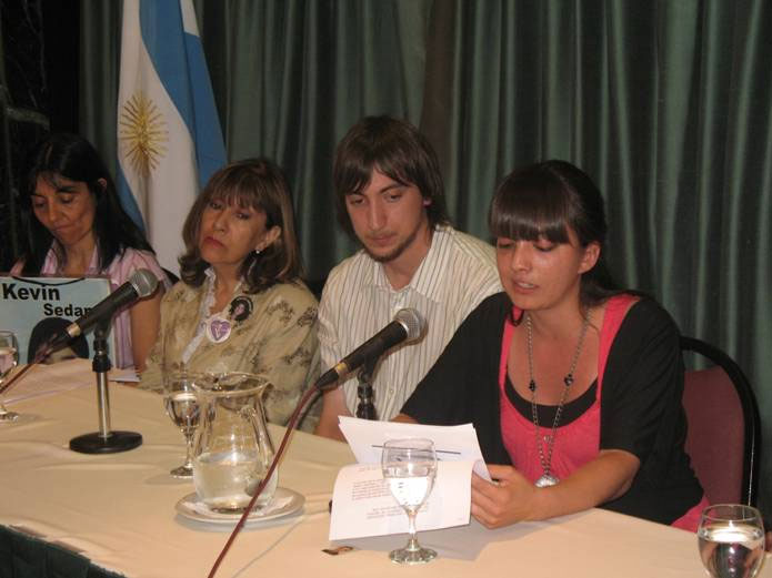 Las familias víctimas de la delincuencia no detienen su rechazo al juez Sal Lari Las familias víctimas de la delincuencia no detienen su rechazo al juez Sal Lari