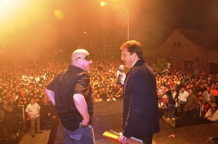 Ricardo Rojas celebró su 51º aniversario con el grupo La Mosca Ricardo Rojas celebró su 51º aniversario con el grupo La Mosca