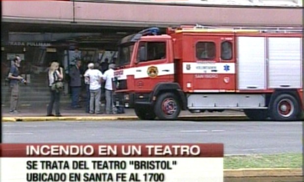 Un incendio destruyó al Teatro Bristol de Martinez Un incendio destruyó al Teatro Bristol de Martinez