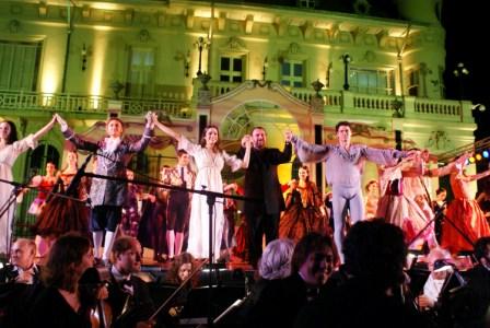 Más de 2.000 vecinos de Tigre disfrutaron de su presentación de La Traviata en los jardines del MAT