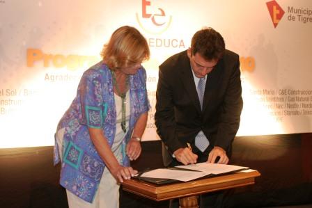 Firma de renovación del compromiso con Conciencia Firma de renovación del compromiso con Conciencia