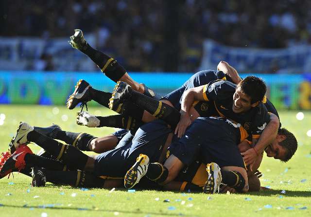 Boca le ganó a River con dos goles de Medel 
