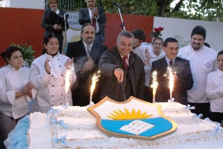 La Escuela de Enseñanza Media Nº 10 de Tigre festejó su 25 aniversario La Escuela de Enseñanza Media Nº 10 de Tigre festejó su 25 aniversario