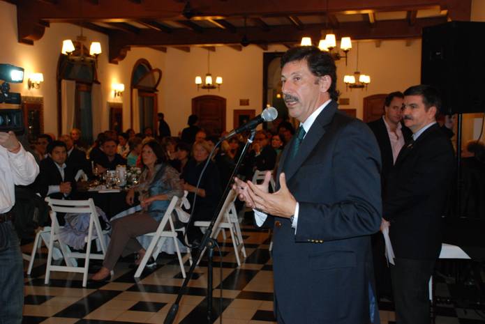 el intendente de San Isidro, Dr. Gustavo Posse, al hablar ante una concurrencia que colmó el salón Victoria Aguirre del Club Atlético de San Isidro (CASI