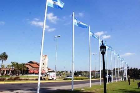 La entrada a Tigre tiene una nueva apariencia con los colores argentinos