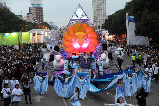 Las provincias aportaron su emoción y color a la fiesta del Bicentenario Las provincias aportaron su emoción y color a la fiesta del Bicentenario