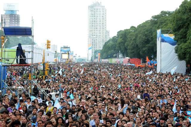 Liliana Herrero y Teresa Parodi, entre otros, rindieron homenaje al folclore en la 9 de Julio Liliana Herrero y Teresa Parodi, entre otros, rindieron homenaje al folclore en la 9 de Julio