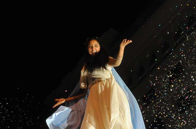 Más de dos millones de personas disfrutan de un espectáculo histórico para festejar los 200 años de la Revolución de Mayo Más de dos millones de personas disfrutan de un espectáculo histórico para festejar los 200 años de la Revolución de Mayo