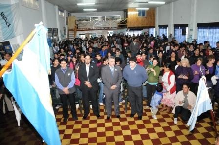 Con la presencia de más de 400 vecinos, se realizó en el Club Peñarol del Delta, la fiesta del Bicentenario de Integración denominada Pasado y Presente de Dique Luján Con la presencia de más de 400 vecinos, se realizó en el Club Peñarol del Delta, la fiesta del Bicentenario de Integración denominada Pasado y Presente de Dique Luján