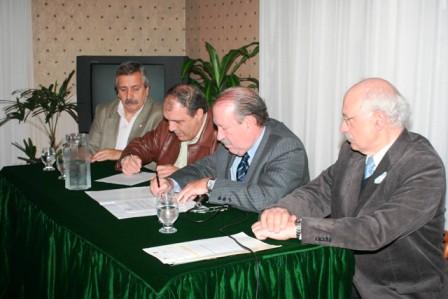 La Municipalidad de San Fernando y la empresa AySA, firmaron un convenio de cooperación mutua para completar la red de agua potable