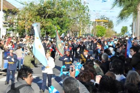 Multitudinario desfile del Bicentenario Argentino en Pacheco