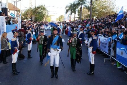 Más de 20 mil vecinos en el Gran desfile del Bicentenario en General Pacheco 