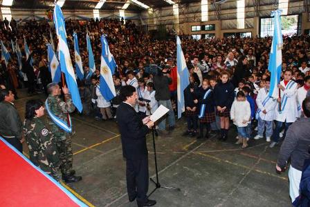 San Isidro vivió un a multitudinaria promesa de lealtad a la bandera