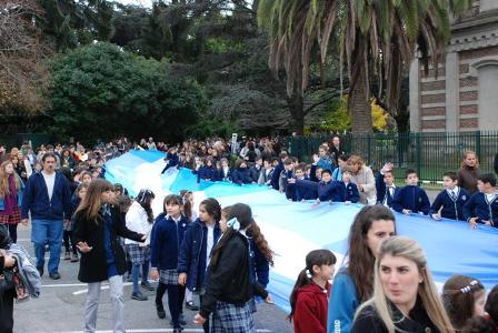 San Isidro vivió un a multitudinaria promesa de lealtad a la bandera