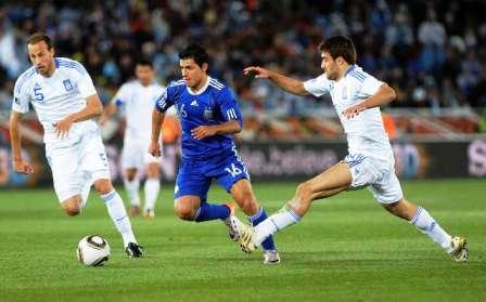 Argentina empata con Grecia y se asegura el primer puesto Argentina empata con Grecia y se asegura el primer puesto