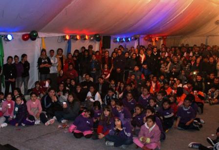 Chicos y vecinos acompañaron la inauguracion del nuevo Polideportivo enRincón de Milberg Chicos y vecinos acompañaron la inauguracion del nuevo Polideportivo enRincón de Milberg