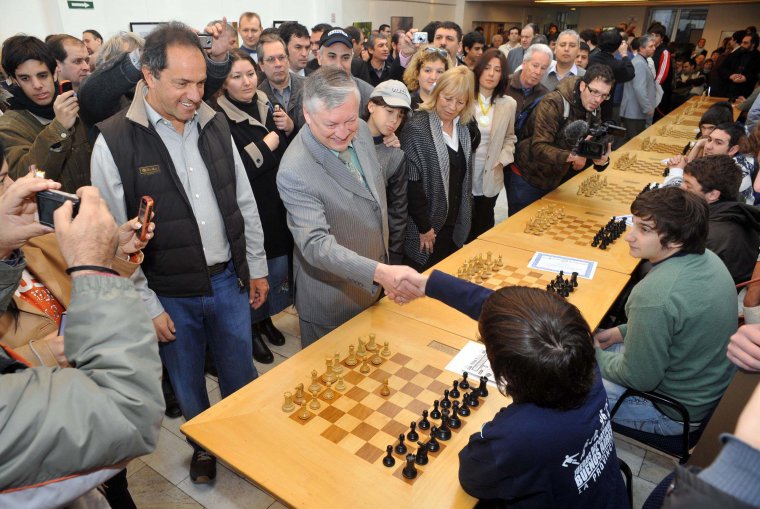 Scioli en el Magistral de Ajedrez junto al gran maestro Anatoly Karpov 