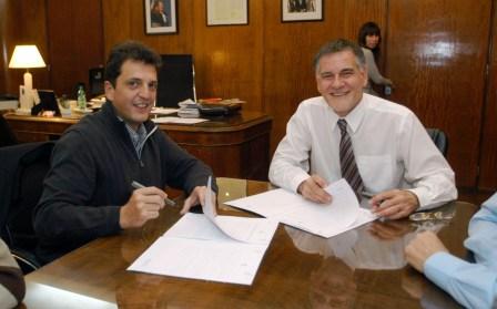 El intendente de Tigre Sergio Massa, firmó el acuerdo marco del programa Argentina Trabaja