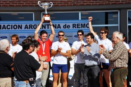 En una jornada a pleno sol se desarrolló en Tigre la Maratón Weber y el Campeonato Argentino de Remo 2010. 

