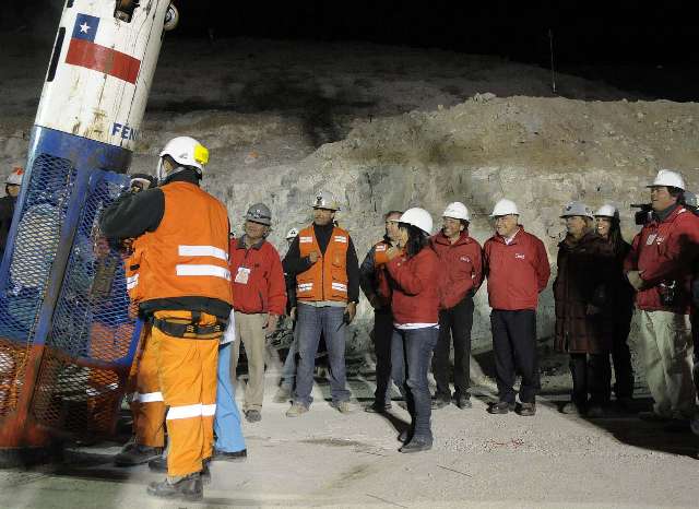 Culmina con éxito el rescate de los 33 mineros atrapados hace dos meses Culmina con éxito el rescate de los 33 mineros atrapados hace dos meses