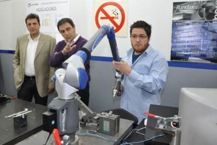 Massa visitó establecimientos industriales del partido Massa visitó establecimientos industriales del partido