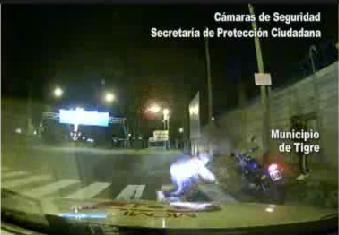 Motochorros detenidos tras espectacular persecución en Tigre Motochorros detenidos tras espectacular persecución en Tigre