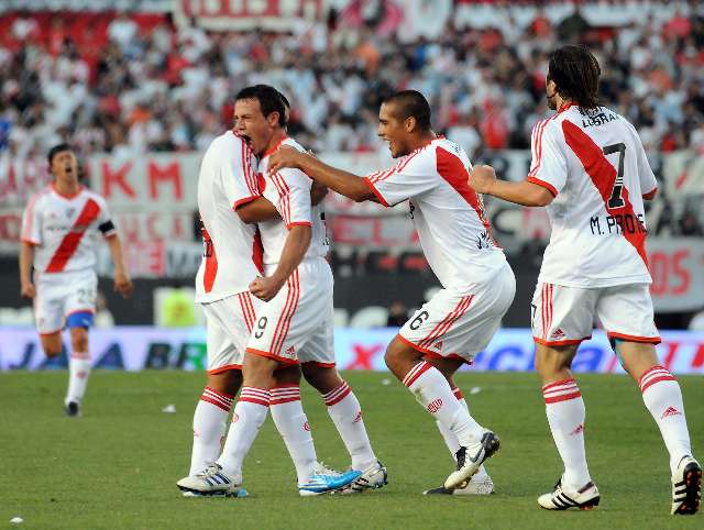 River justificó en el primer tiempo un triunfo que le permite engrosar el promedio River justificó en el primer tiempo un triunfo que le permite engrosar el promedio