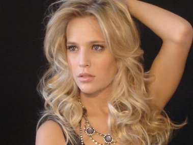 Mientras trabaja en una serie estadounidense, Luisana Lopilato reveló la fecha de su boda