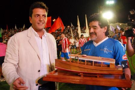 Maradona y Massa lanzaron las colonias de verano 2011 ante más de 10.000 personas  

