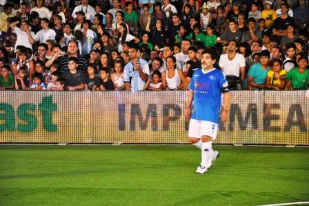 Maradona y Massa lanzaron las colonias de verano 2011 ante más de 10.000 personas () 
