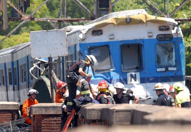 Más de 45 heridos, dos de ellos graves, por choque de trenes en Palermo Más de 45 heridos, dos de ellos graves, por choque de trenes en Palermo