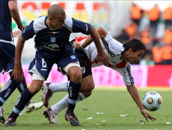 Racing y un triunfo alentador sobre River en Mar del plata. Racing y un triunfo alentador sobre River en Mar del plata.